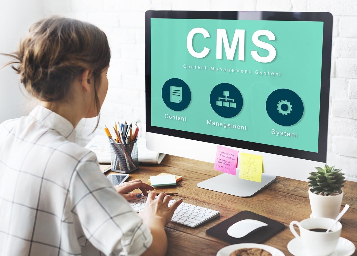 Content management systeem op een computer ter illustratie van CMS uitleg.